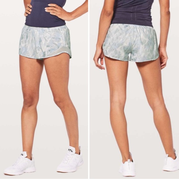 Lululemon Hotty Hot Short II *2.5" in Jasmine White Multi / White shorts size 8 - Picture 3 of 14